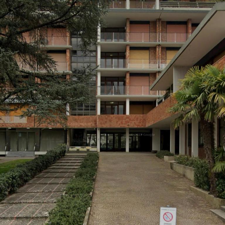 Ampio appartamento in centro con vista - parcheggio gratuito e Wi-fi - Two-Bedroom Apartment with Terrace - 2