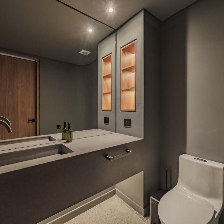 The Somos Loho Hotel - Two-Bedroom Deluxe Apartment with Balcony - 31