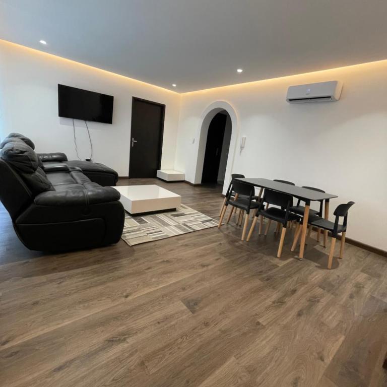 Departamento totalmente amoblado de 3 dormitorios, 2 baños - Apartamento de 3 dormitorios - 15