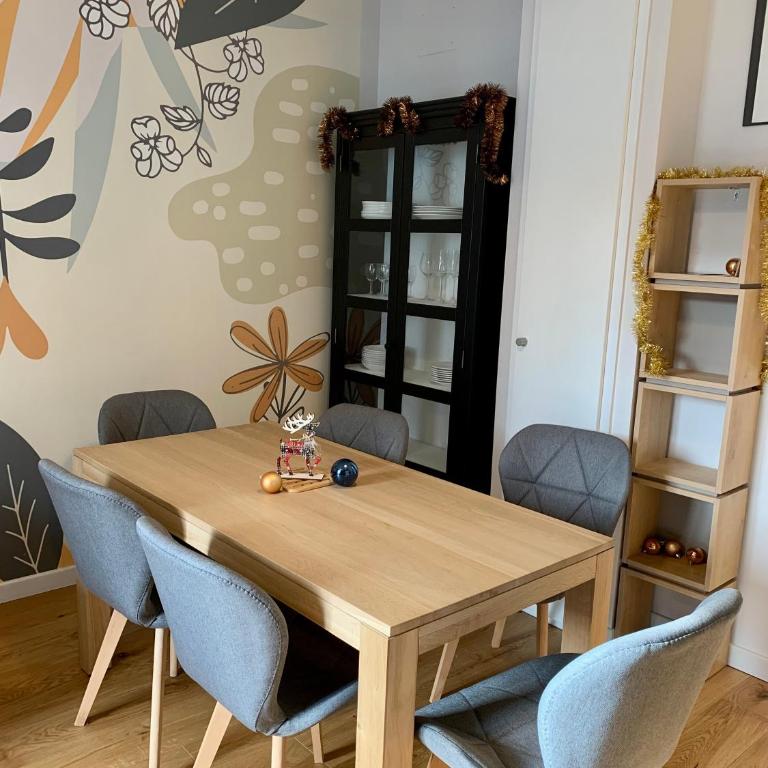 Place Des Vosges - Appartement avec Terrasse - 16