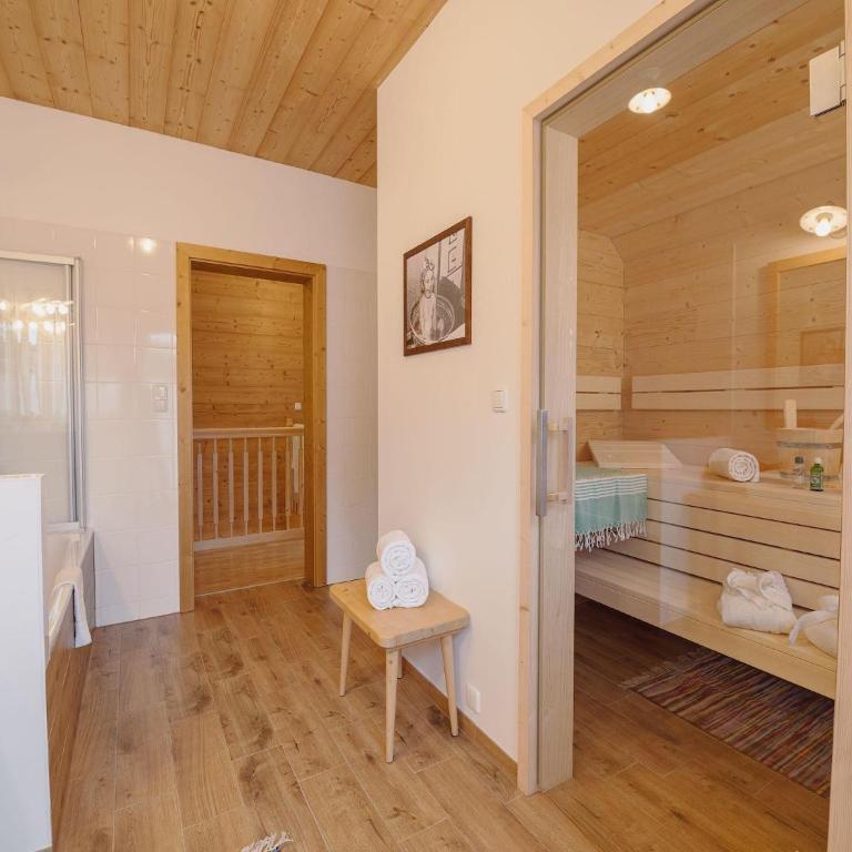 Chalet near Lake Grundlsee & Ski Lift - Three-Bedroom Vacation Home - 16