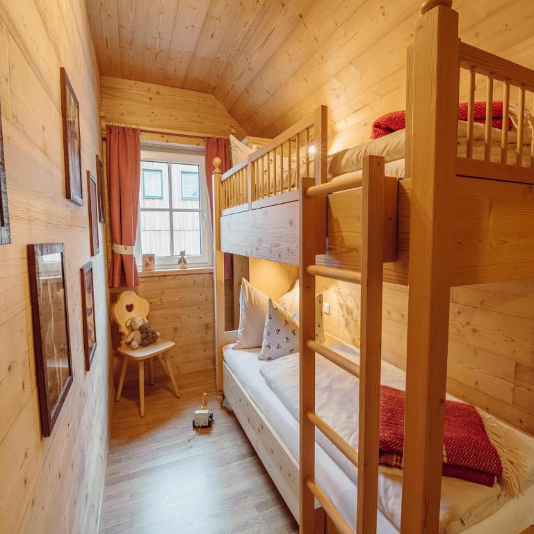Chalet near Lake Grundlsee & Ski Lift - Three-Bedroom Vacation Home - 12