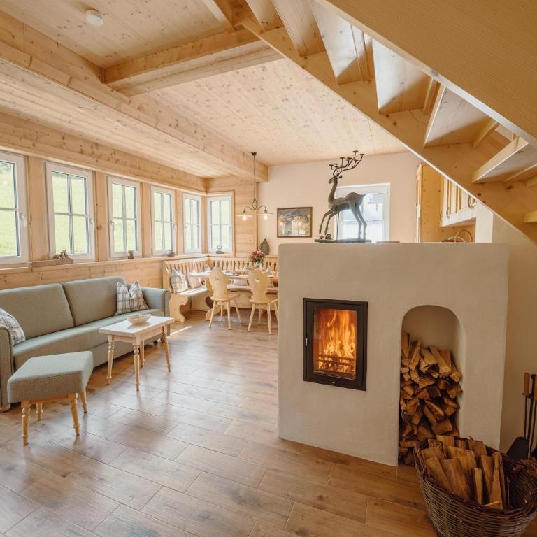 Chalet near Lake Grundlsee & Ski Lift - Three-Bedroom Vacation Home - 1