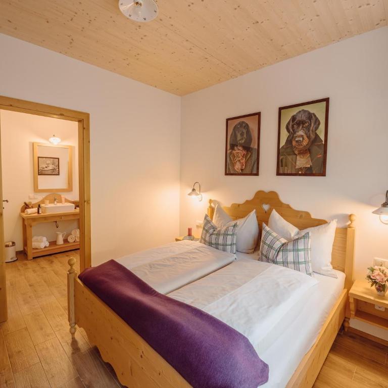 Chalet near Lake Grundlsee & Ski Lift - Three-Bedroom Vacation Home - 3