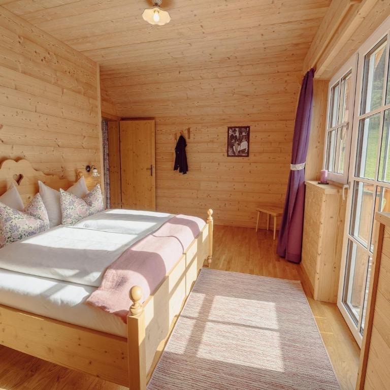 Chalet near Lake Grundlsee & Ski Lift - Three-Bedroom Vacation Home - 14
