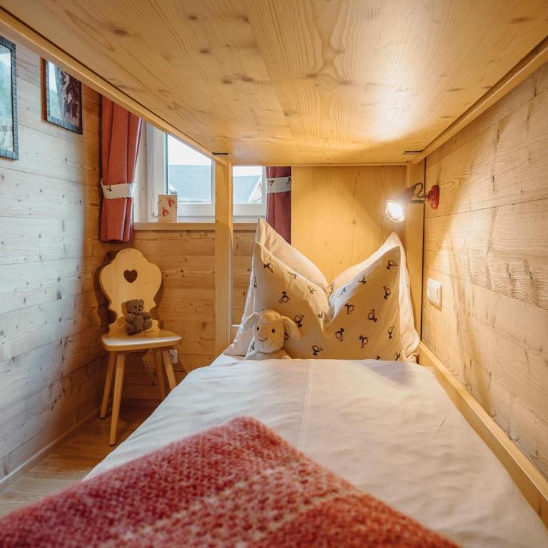 Chalet near Lake Grundlsee & Ski Lift - Three-Bedroom Vacation Home - 13