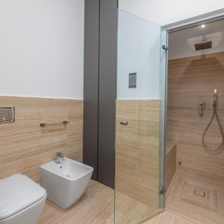 Luxury Apartment with Private Spa-Free Parking - Appartement - 4