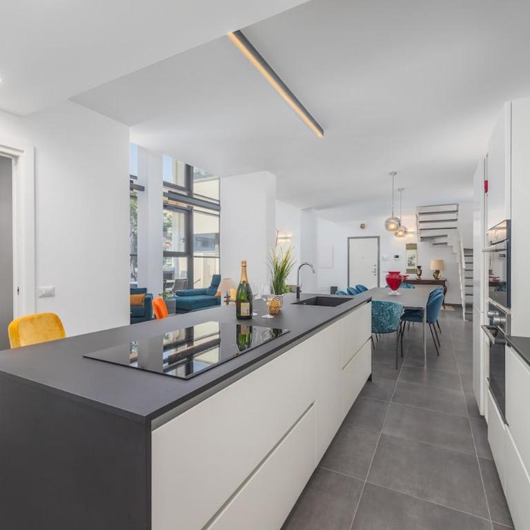 Luxury Apartment with Private Spa-Free Parking - Appartement - 14