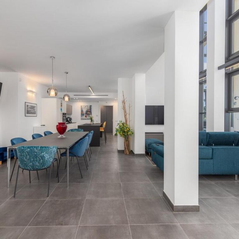 Luxury Apartment with Private Spa-Free Parking - Appartement - 9
