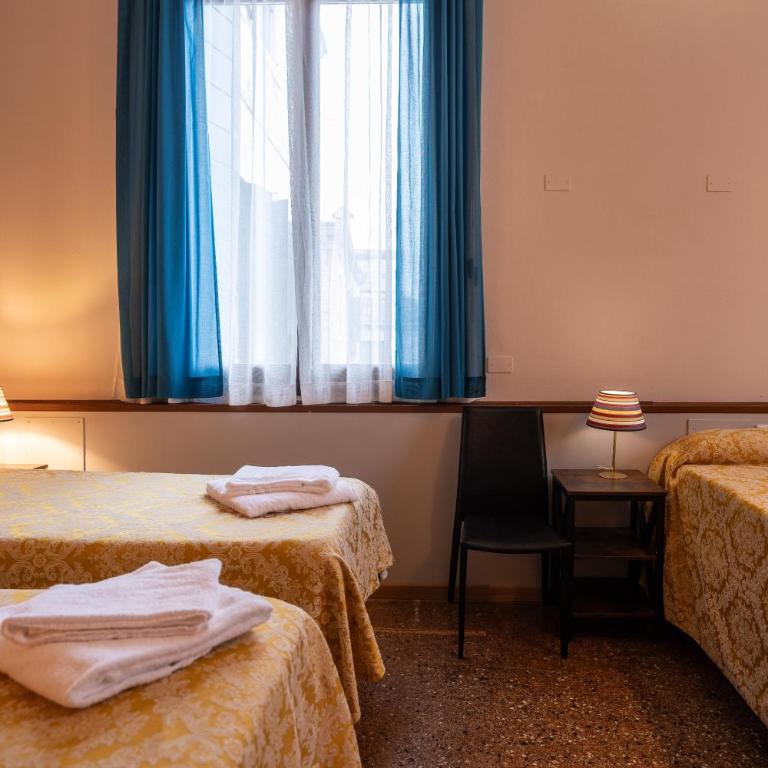 Foresteria Valdese Venezia - Camera Quadrupla con Bagno Privato Esterno - 2