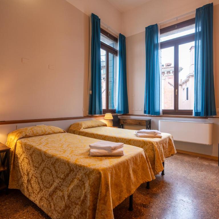Foresteria Valdese Venezia - Camera Quadrupla con Bagno Privato Esterno - 3