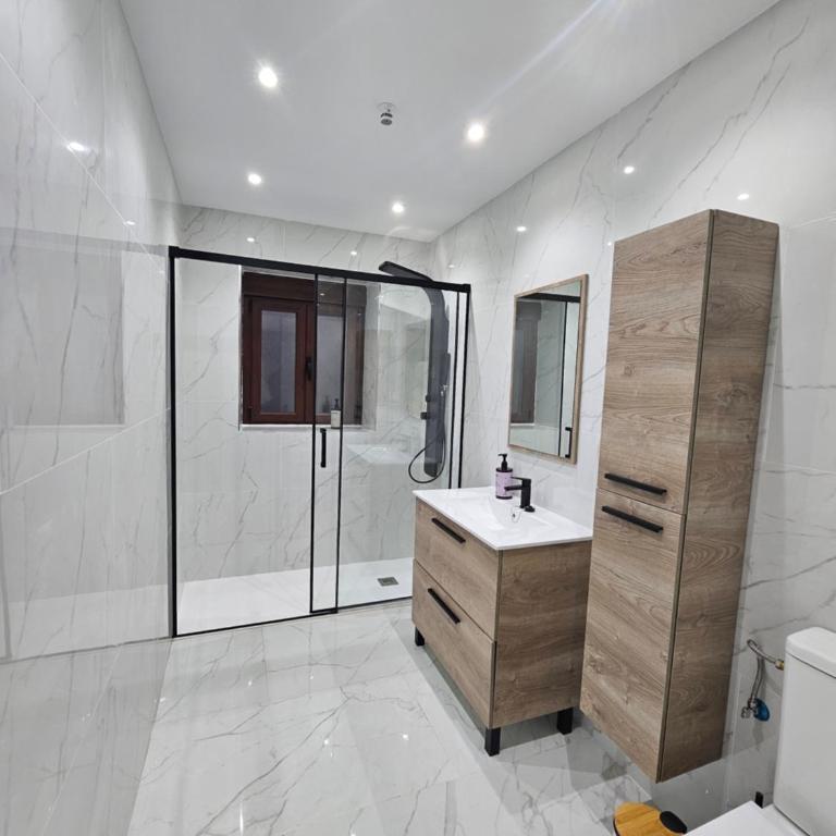 Nueva PENSION CIBELES - Habitación Estándar con baño compartido - 2 camas - 5