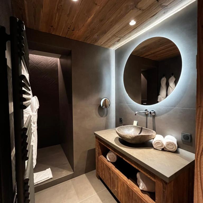 Chalet privé de Luxe IGLOO avec Piscine Sauna et Cheminée, 4 chambres, 220m2 by HOTEL MONTBLANC - Chalet - 64