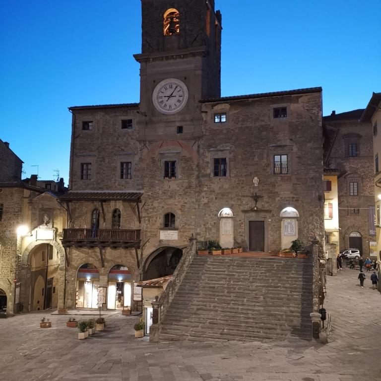 Cortona Skyline Retreat - Three-Bedroom Apartment with View - 35
