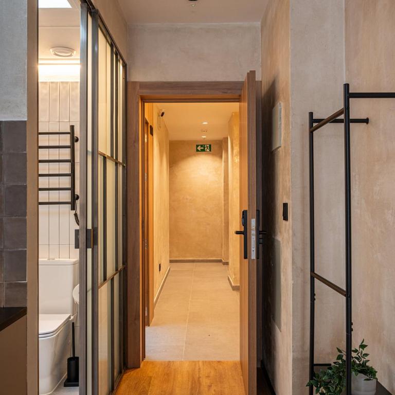 Dobo Madrid MA24 - Studio - 9