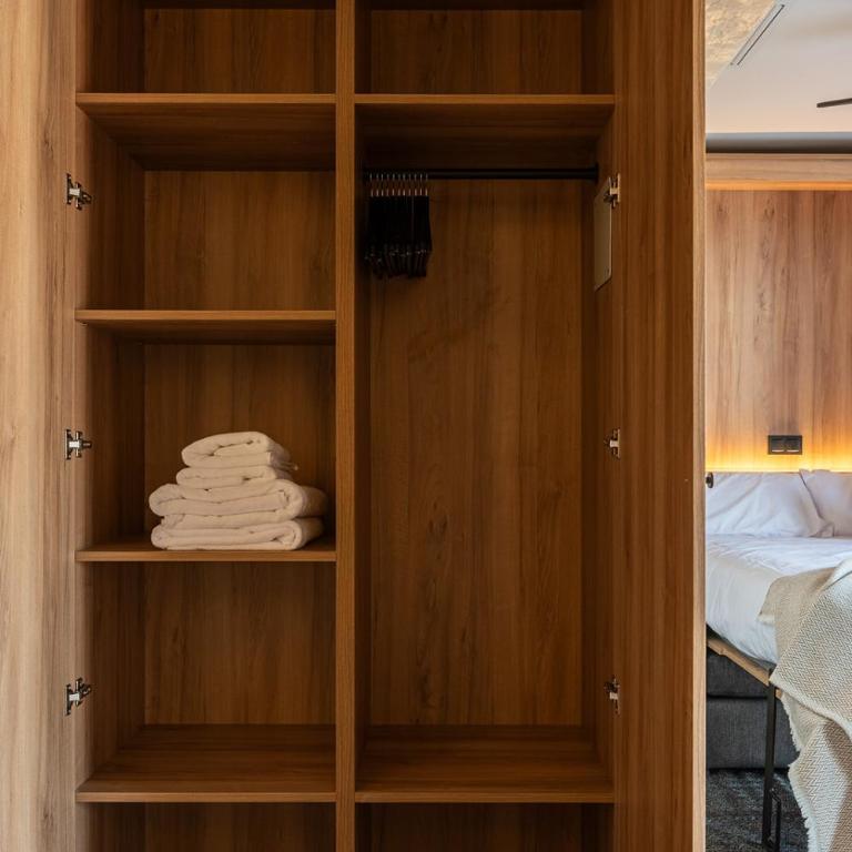 Dobo Madrid MA24 - Studio - 22