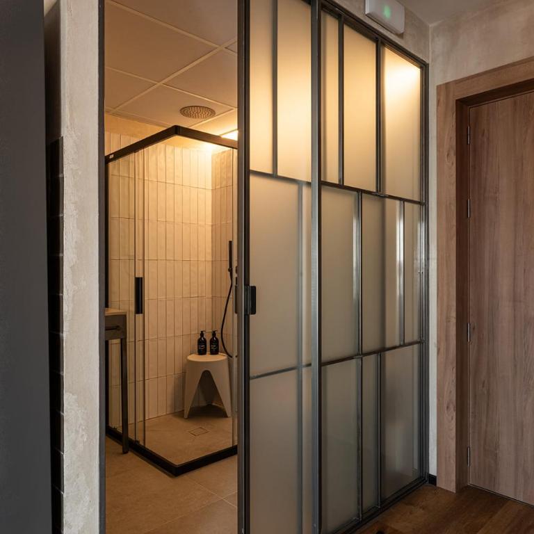 Dobo Madrid MA24 - Studio - 18