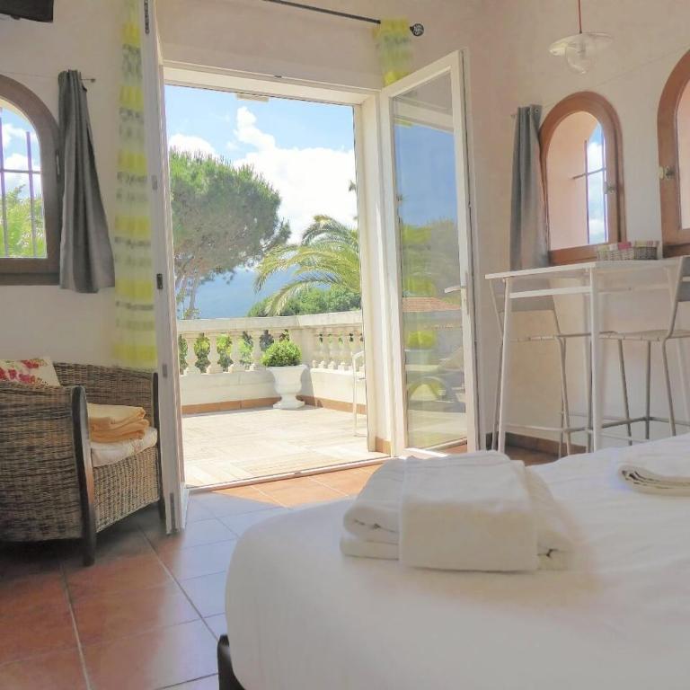 Mas Picton chambres d'hôtes piscine jardin 10 min à pied de la mer - Chambre Double - Vue sur Montagne - 5