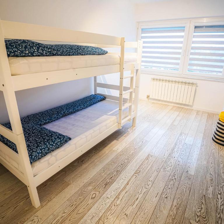 Luxurious 4BDR Retreat with Fireplace - Vila - 30