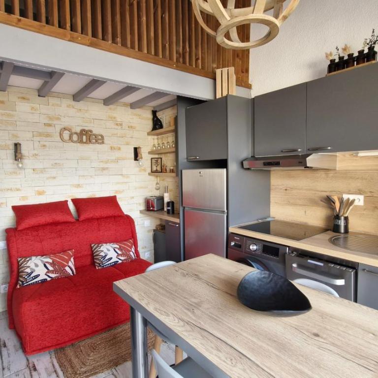 HAMEAU DES CAPELLANS Duplex avec superbe vue marina piscine wifi gratuit parking gratuit - Apartment mit 1 Schlafzimmer - 16