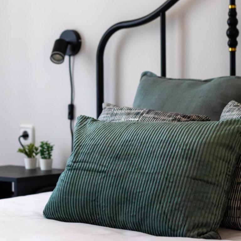 Ayuntamiento Bilbao, Casco Viejo -Parking optional - Three-Bedroom Apartment with Balcony - 11