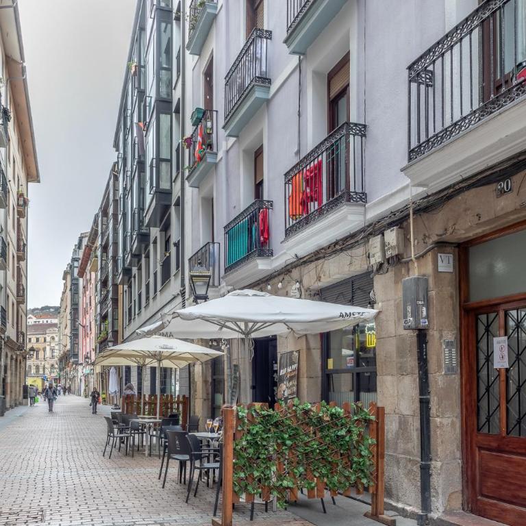 Ayuntamiento Bilbao, Casco Viejo -Parking optional - Three-Bedroom Apartment with Balcony - 25