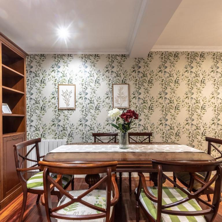 Ayuntamiento Bilbao, Casco Viejo -Parking optional - Three-Bedroom Apartment with Balcony - 26