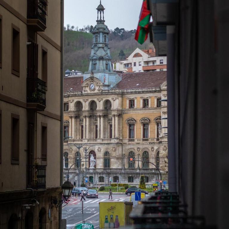 Ayuntamiento Bilbao, Casco Viejo -Parking optional - Three-Bedroom Apartment with Balcony - 34