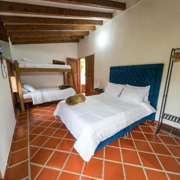 Hotel El Carmelo - Habitación cuádruple - 1