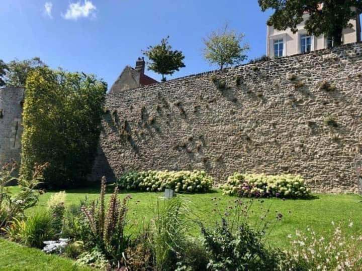 Appartement au pied des remparts avec place de parking - Appartement 1 Chambre - 30