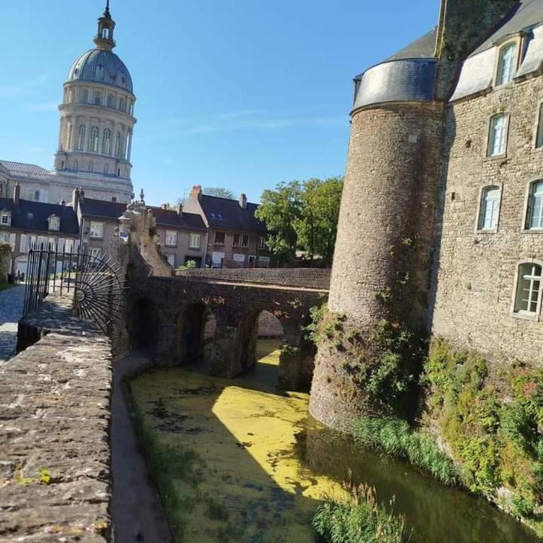 Appartement au pied des remparts avec place de parking - Appartement 1 Chambre - 34