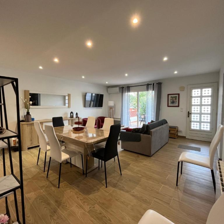 Villa de charme plain pied 3 chambres décorée avec goût bel extérieur - Villa - 1