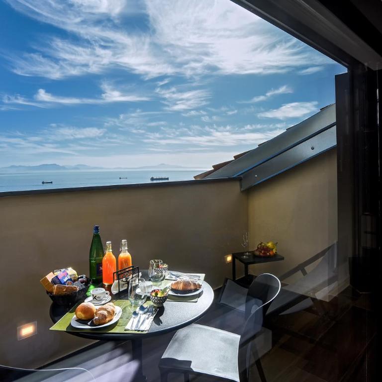 Kemì Luxury Suites - Camera Matrimoniale con Balcone e Vista Mare - 10
