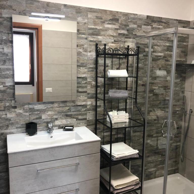 Villa Trevisi - ROOMS -free parking - Camera Matrimoniale/Doppia con Letti Singoli con Bagno Privato - 12