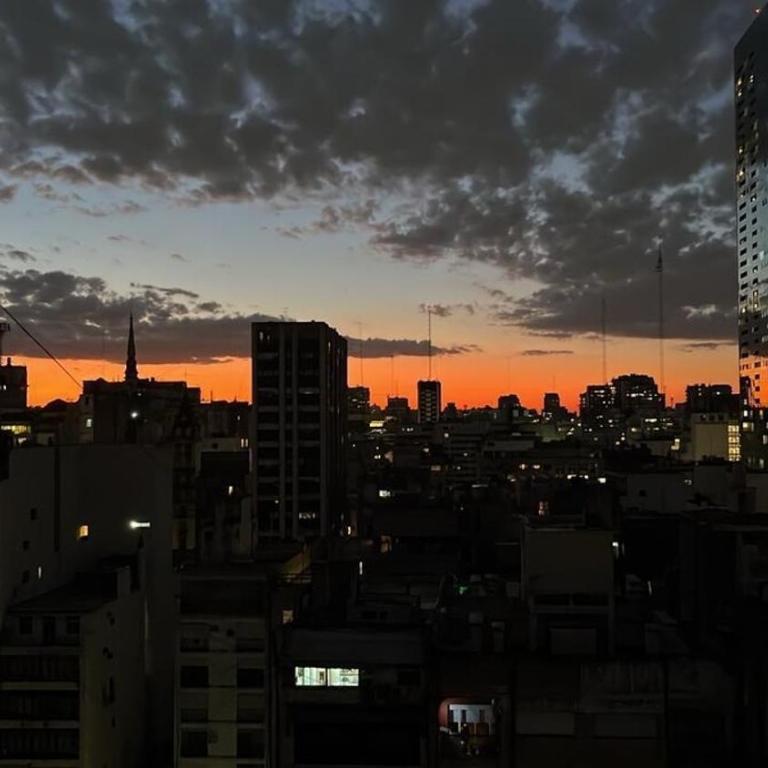 Excelente Triplex en zona historica de Buenos Aires - Apartamento de 3 dormitorios con balcón - 53