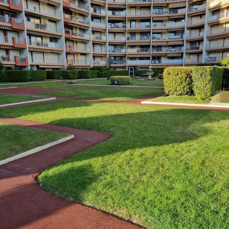 Joli appartement en résidence avec piscine et gardien - One-Bedroom Apartment - 3
