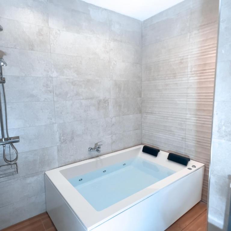 ISG Apartments Triana Jacuzzi 3 - Estudio con bañera de hidromasaje - 28