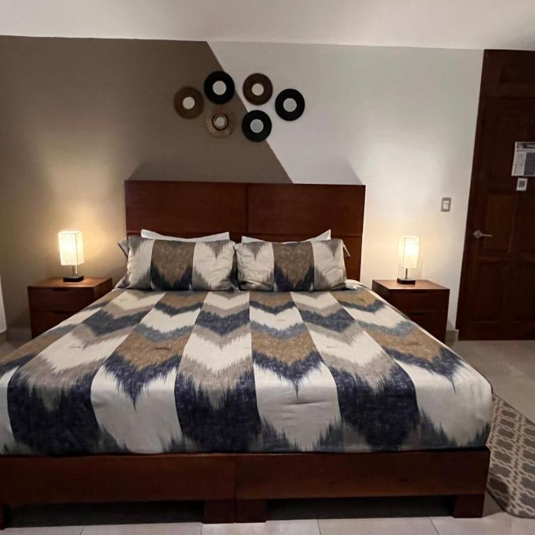 Pedernal Hotel - Habitación con cama extragrande. - 2