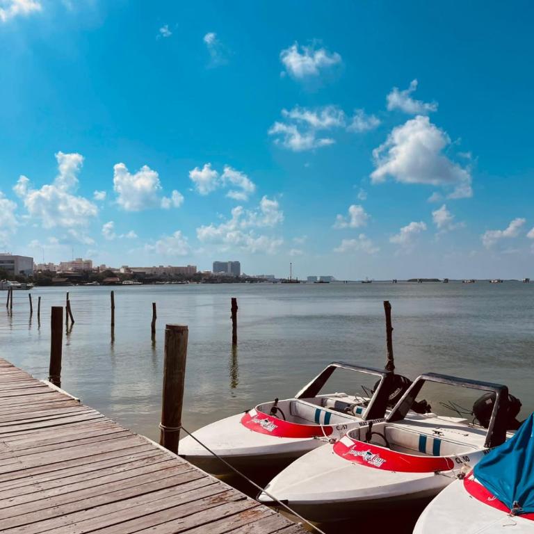 Espectacular Beach & Laguna view Cancun at SALVIA CONDOMINIUMS - Family Room - 6