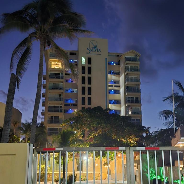 Espectacular Beach & Laguna view Cancun at SALVIA CONDOMINIUMS - Family Room - 4
