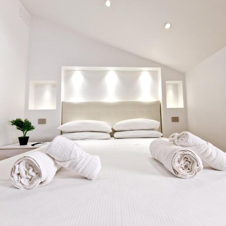 HomeHolidaySanremo - Luxe & Glamour - Appartamento con 2 Camere da Letto e Balcone - 21