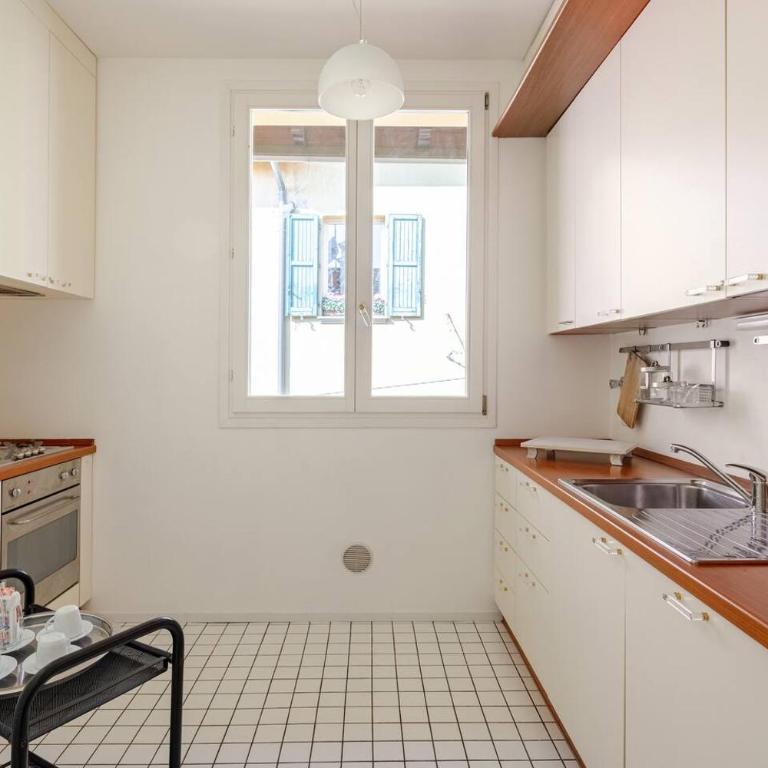 Santo Stefano Square - Appartamento con 2 Camere da Letto - 10