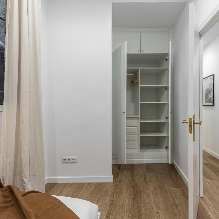 Hogar Malasaña II - Three-Bedroom Apartment - 4