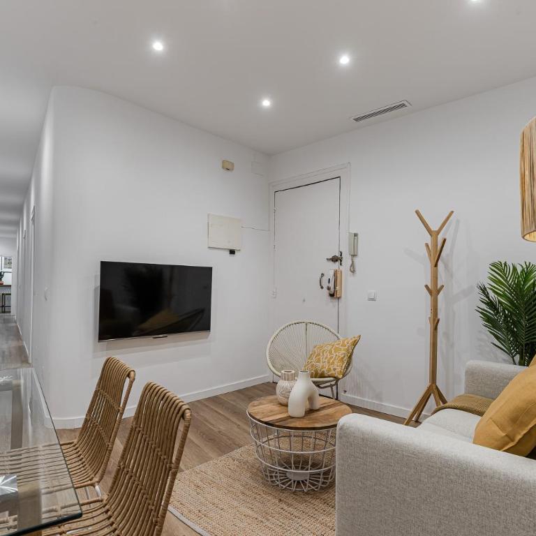 Hogar Malasaña II - Three-Bedroom Apartment - 13
