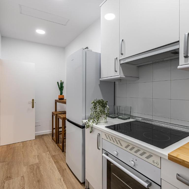 Hogar Malasaña II - Three-Bedroom Apartment - 14