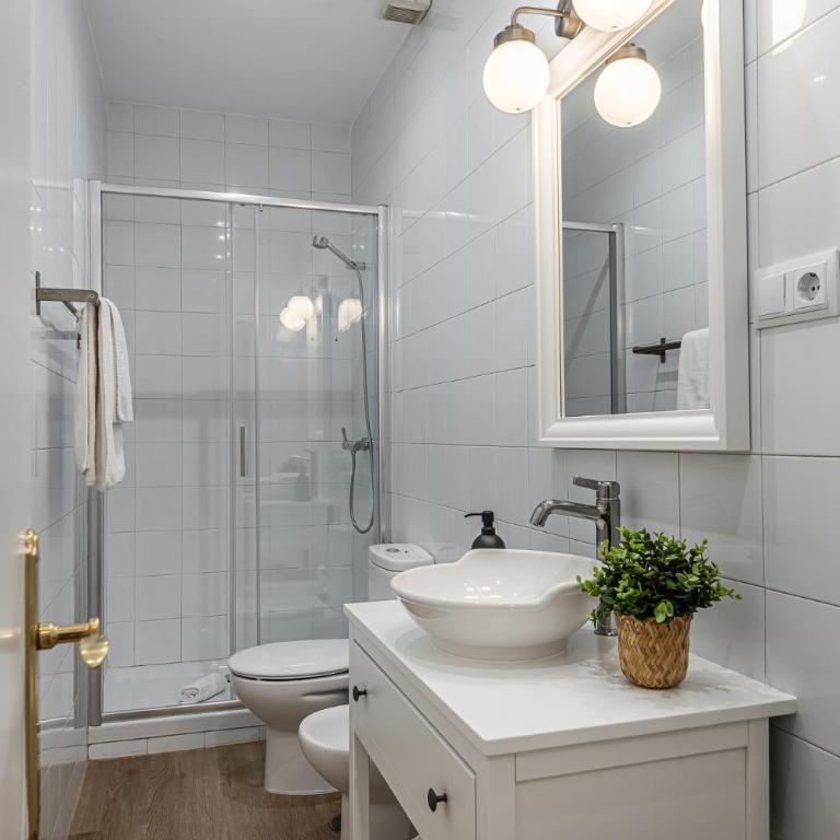 Hogar Malasaña II - Three-Bedroom Apartment - 22