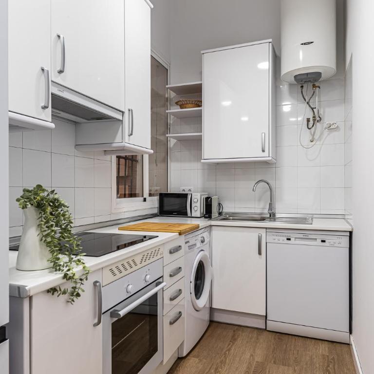 Hogar Malasaña II - Three-Bedroom Apartment - 23