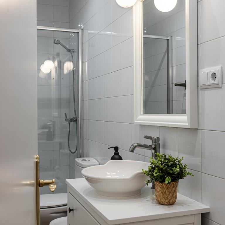 Hogar Malasaña II - Three-Bedroom Apartment - 27