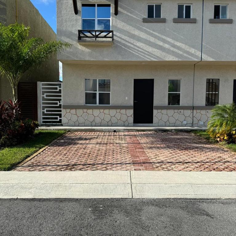 Casa con Alberca y Seguridad Garantizada - Three-Bedroom House - 7