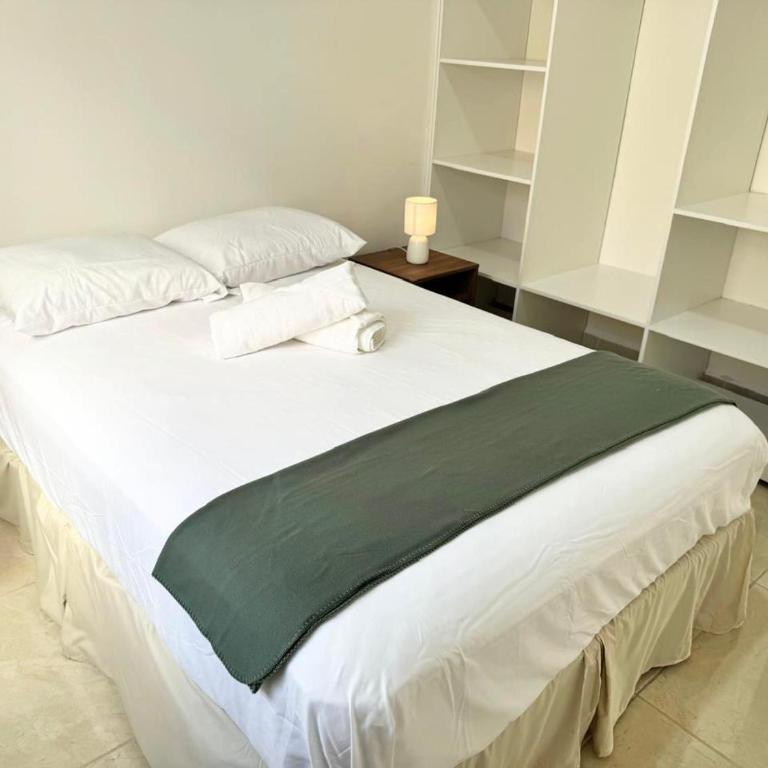 Casa con Alberca y Seguridad Garantizada - Three-Bedroom House - 15